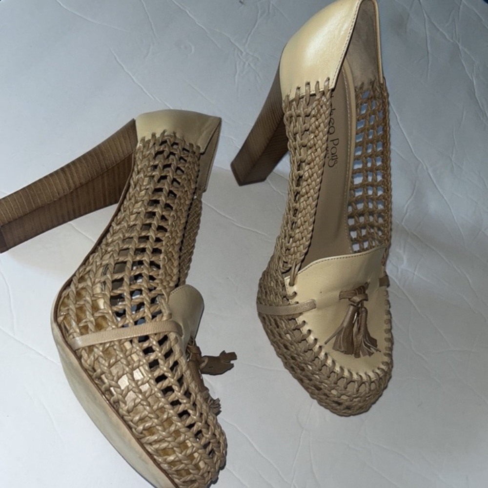 Chelsea Paris Moho Platform Tassel Toe pumps size 7.5